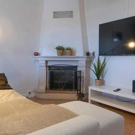 Проживание в семье Berlenga House *