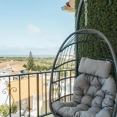 Проживание в семье Berlenga House