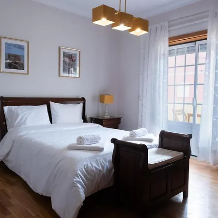 Проживание в семье Berlenga House